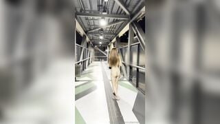 đi dạo đêm cùng bé học sinh cuối cấp đang đi em lại lột đồ phô dâm