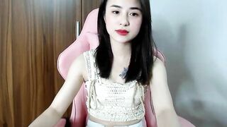bé học sinh cuối cấp tập tành live để sau này quen việc