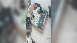 Hack cam vô tình bắt gặp em sinh viên mới đi học về vừa xem sex vừa thủ dâm cho sướng