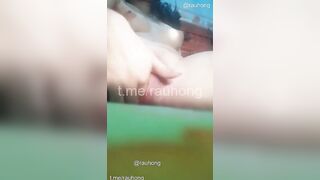 Cô ny mới lớn gửi video móc lồn cho xem lồn múp quá