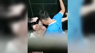 Con trai riêng của chồng vừa đi tập về, mẹ kế gọi vào địt nhanh kẻo bố về