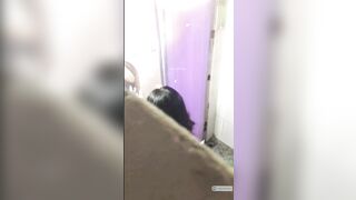 quay lén em gái học sinh cạnh nhà tắm