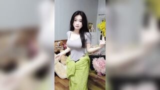 Bốp quậy nhảy nude ( link AI mô tả)