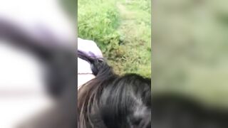 bé học sinh mới lớn bú cu cho bạn ở ngoài đồng