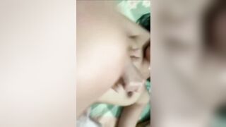 đụ nát bím cô bạn thân rồi xuất lên mặt