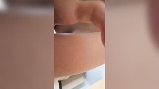 bé học sinh lớp 12 ngoan ngoãn nghe lời