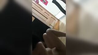 Lớp 10 đang thủ dâm thì a hàng xóm qua và cái kết bị ảnh địt lút cán