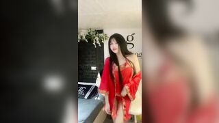 Vũ Bích Ngọc (Junie) live stream nhảy