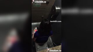 Siêu phẩm em nhân viên công ty tài chính mông tròn ngồi đái
