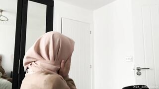 Người Mẹ Ả Rập Giúp Con Trai Thủ Dâm Vì Đang Gãy Tay