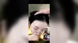 Bắt con bạn thân bú cu ai ngờ nó con thèm hơn mình bắn tinh đầy mồm dâm đãng