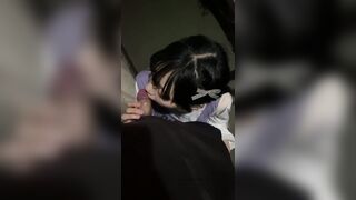 bé  học sinh bú cu cho người yêu ngoài đường