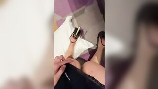 bé sinh viên ngoan ngoãn bú cu cho bố nuôi