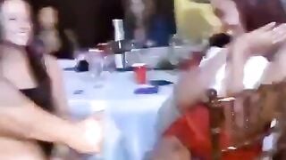 Đám Cưới Bên Nước ngoài, Thuê 6 Múi Khoả Thân Sục Cu khách Bú Cu nuốt Tinh