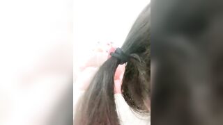 bé học sinh chào hàng các anh