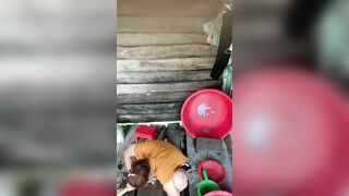 Thằng cháu dưới quê quay lén bà dì nó tới nỗi biết luôn chu kì của dì nó