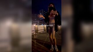 Gái nude nhảu nhót ngoài đường cho người lạ thấy , nude bắt taxi cực dâm