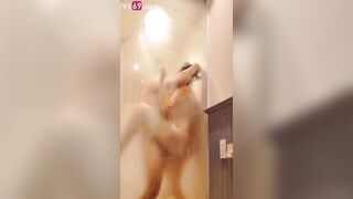 Làm tình trong phòng tắm mờ mờ ảo ảo với em gái vú to cực phê