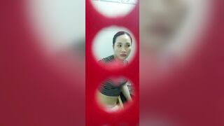 Quay lén cô giáo chủ nhiệm toàn 7C đi đái tí nữa thì rớt tìm ra ngoài