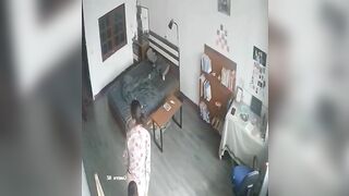 Bà thím nứng lồn tụt quần rồi kêu cháu bú đít