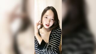 Em gái bán dâm trên mạng thủ dâm căng quá