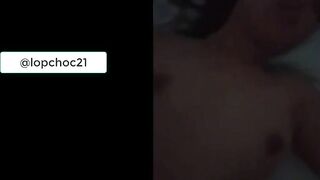 Rau răm lẻ 9 quay video cùng bạn thân của bố địt nhau tại khách sạn