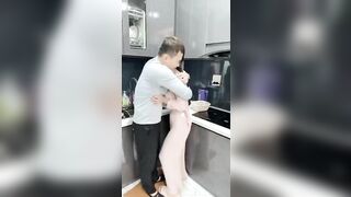 Để T giúp vợ m nấu ăn, Ai ngờ Bóp Vú Móc lồn Hấp Dâm vợ thg bạn thân xuất Tinh tràn