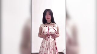 em sinh viên thiếu thốn quay clip vay tiền