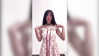 em sinh viên thiếu thốn quay clip vay tiền