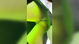quay lén dưới váy các em xinh tươi - phần 1