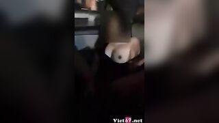 Chở gái lớp 12 đi về mà sau xe em nó banh lồn thủ dâm
