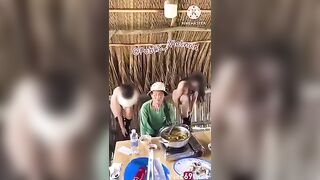 Lẩu đắt vl.em cởi hết quần áo là tiền lẩu gấp 2