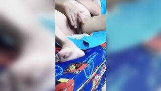 Mbbg khoe hàng thủ dâm kích thích vú to lồn ngon