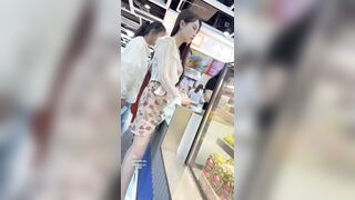 seri quay lén dưới váy mấy em gái xinh - phần 3