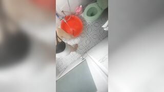 em trai chồng khốn nạn đặt cam quay lén chị dâu tắm