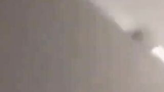 Theo dõi đôi Teen HS Phát Hiện Bọn nó vào WC TTTM bú cu đjt nhau