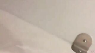 Theo dõi đôi Teen HS Phát Hiện Bọn nó vào WC TTTM bú cu đjt nhau
