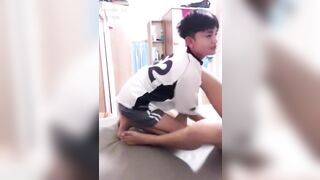 Chị họ chỉ vì nứng lồn nhờ thằng em thủ dâm nó nhét cả bàn tay vào lồn