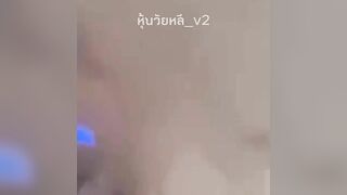 Quay lén 2 em học sinh địt nhau trong nhà về sinh vú to lồn ngon mới lớn