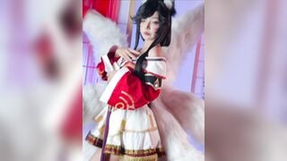 Em gái cosplay Umeko J cosplay Ahri - League of Legends