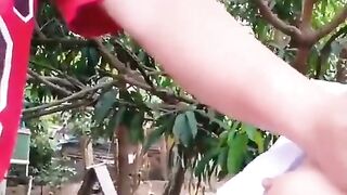 Ra vườn móc lồn sục cặc cho nhau dâm đãng kích thích siêu dâm