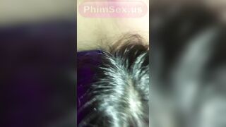 ĐỊt chị vợ nước lồn chảy như đái, xuất tinh nhiều quá làm chị phải há mồm để ăn