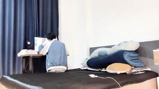 Em Thì Ngồi Làm Bài, Chị Thì Live Show Hàng Thủ Dâm Tập 3