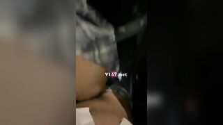 Thấy em lủi thủi kêu chở 1 đoạn rồi dừng vạch áo địt lồn em ở ngay làn dừng khẩn cấp