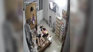 Bà chị 2 mất nết có phần lẳng lơ