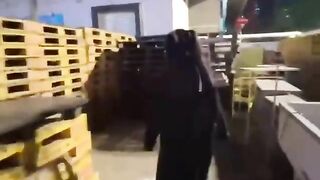 E dâm nữ thích public k mặc đồ khoe hàng đi giữa đường r đái bậy trg xưởng ng lạ