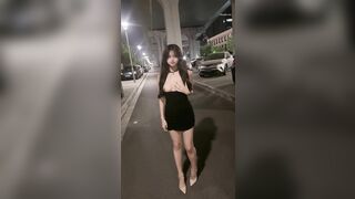 gái xinh quay video pulic đường phố