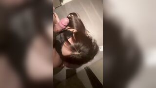 Con đĩ bồn chứa tinh dâm bú mút con cặc dâm đãng bắn tinh vào mồm dâm đãng
