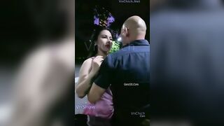Gái Việt MMlive Mn_HaMy cho trai Singapore bóp vú sờ lồn luôn trên xe Ô Tô cực ngon