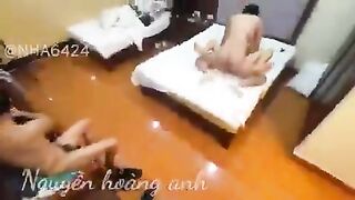 Súc vật, Lũ bạn thân thay nhau Xếp hàng Bóp Vú Hấp dâm Lồn Bạn Thân say rượu